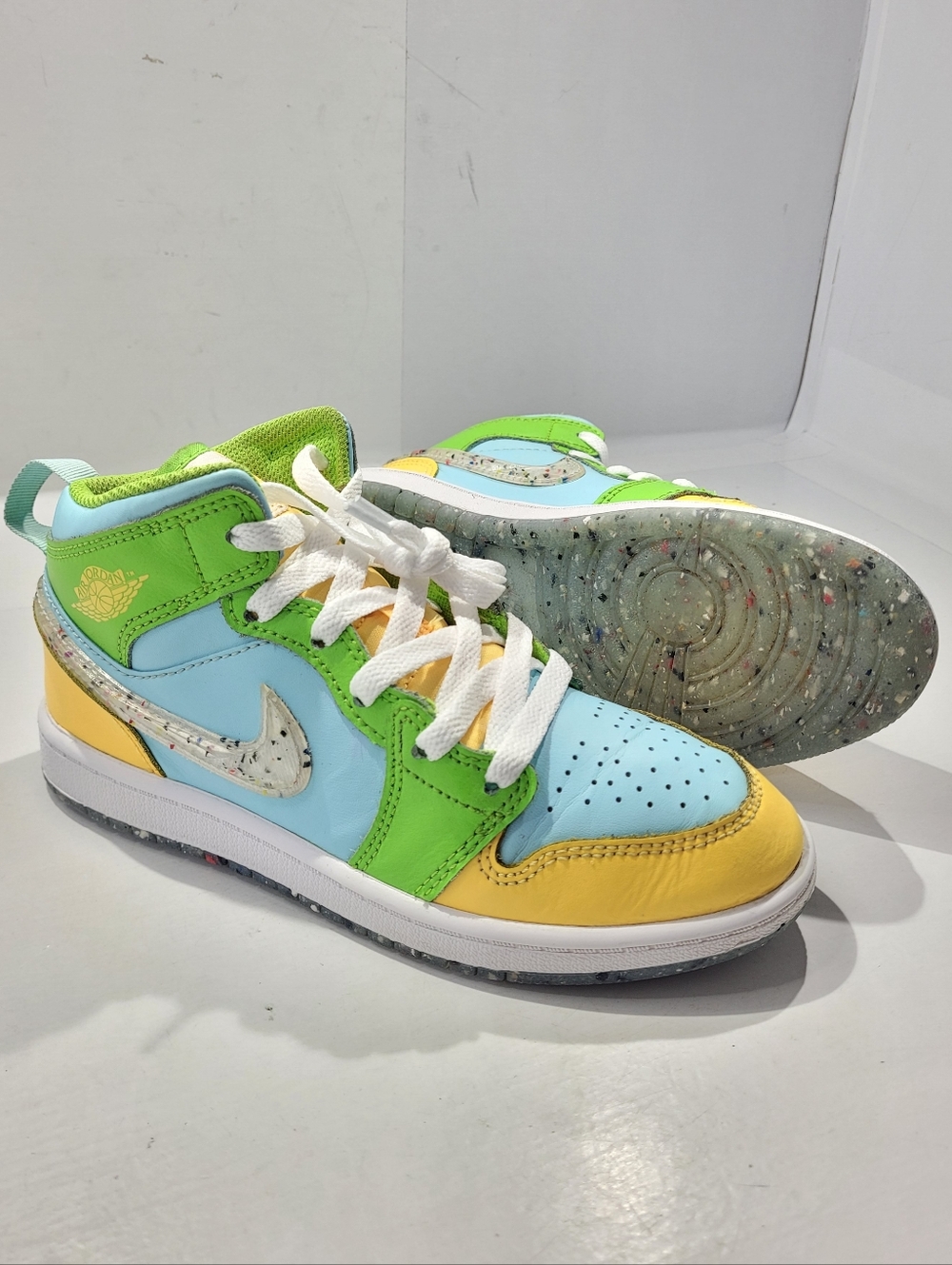 NIKE AIR JORDAN 1 MID YOUTH RECYCLED GRIND KIDS SNEAKER SIZE 2Y GREEN/YELLOW